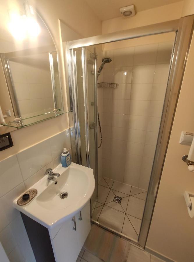 Hotel Koniczynka à Ściegny Extérieur photo